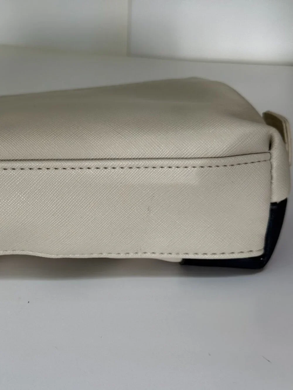 BRIC’S Luxury Travel Toiletry Bag Organizer Qatar Airways Exclusive